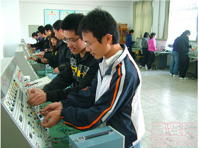 2014年天津石油职业技术学院电子信息系专业简介——电子产品技术开发及销售